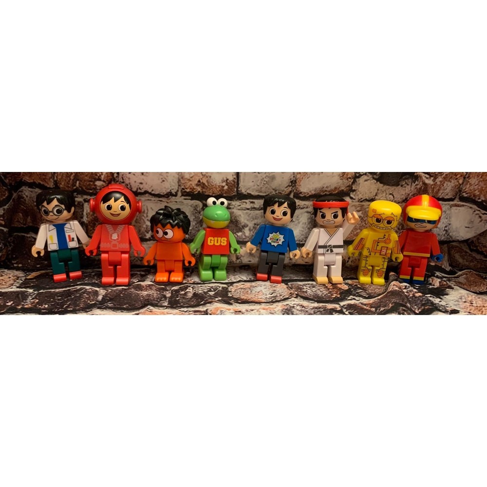 Ryans World 8 Mini Figures 2.5" Robot Gus Karate Moe Diver Scientist Red Racer